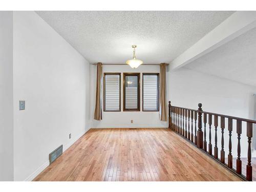 120 Big Springs Hill Se, Airdrie, AB - Indoor Photo Showing Other Room