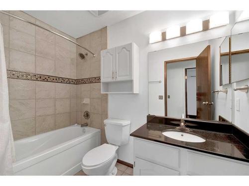 120 Big Springs Hill Se, Airdrie, AB - Indoor Photo Showing Bathroom