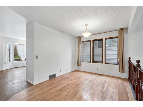 120 Big Springs Hill Se, Airdrie, AB - Indoor Photo Showing Other Room