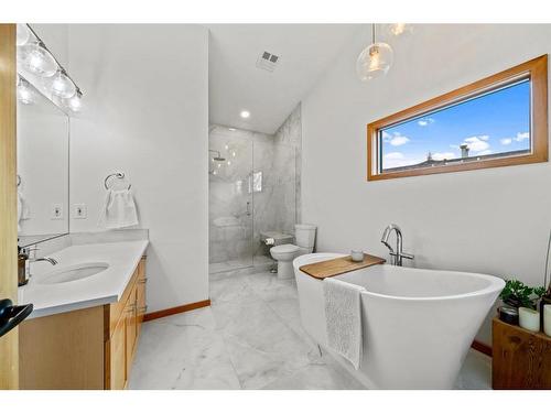 173 Wapiti Close, Canmore, AB - Indoor Photo Showing Bathroom