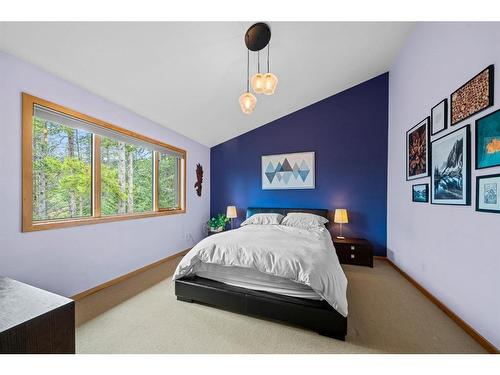 173 Wapiti Close, Canmore, AB - Indoor Photo Showing Bedroom