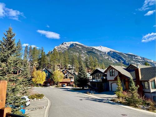 173 Wapiti Close, Canmore, AB - Outdoor With Facade