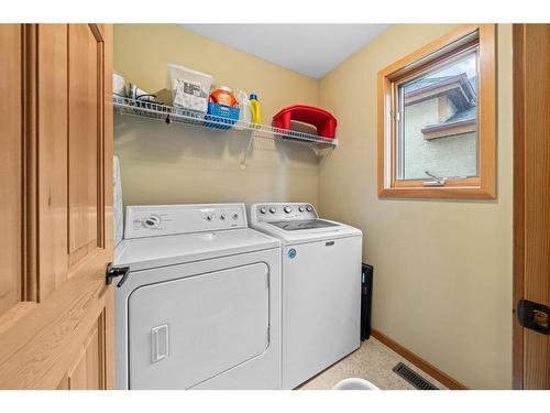 173 Wapiti Close, Canmore, AB - Indoor Photo Showing Laundry Room