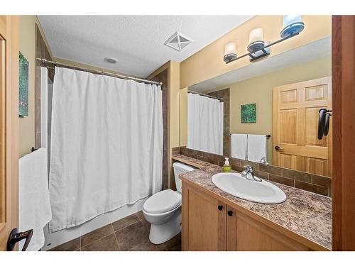 173 Wapiti Close, Canmore, AB - Indoor Photo Showing Bathroom