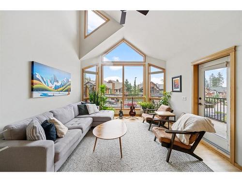 173 Wapiti Close, Canmore, AB - Indoor Photo Showing Living Room