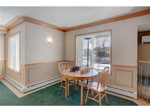 327-728 Country Hills Road Nw, Calgary, AB - Indoor Photo Showing Dining Room