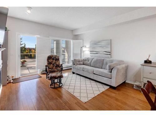 327-728 Country Hills Road Nw, Calgary, AB - Indoor Photo Showing Living Room