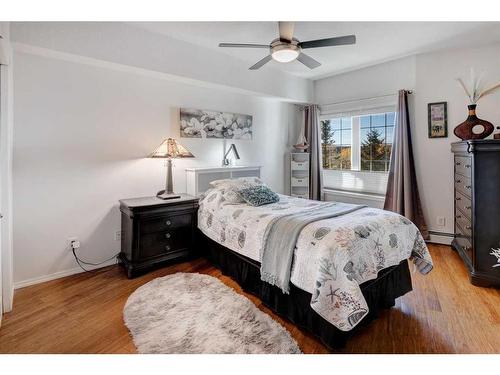 327-728 Country Hills Road Nw, Calgary, AB - Indoor Photo Showing Bedroom