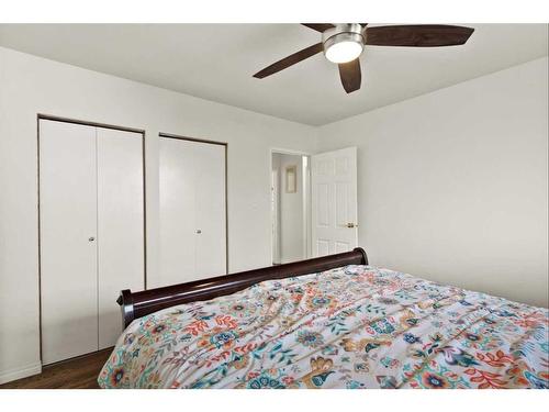 4606 4 Avenue Se, Calgary, AB - Indoor Photo Showing Bedroom