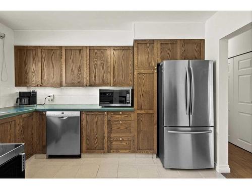 4606 4 Avenue Se, Calgary, AB - Indoor Photo Showing Kitchen