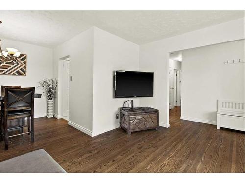 4606 4 Avenue Se, Calgary, AB - Indoor