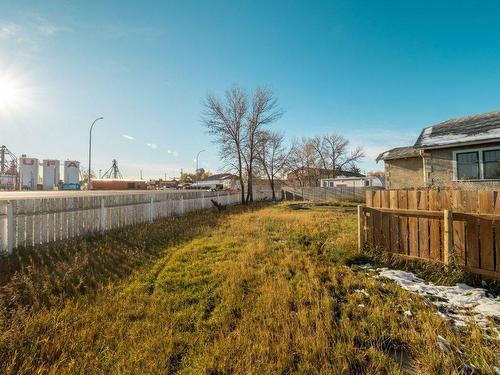 141 Crescent Avenue, Picture Butte, AB - Outdoor