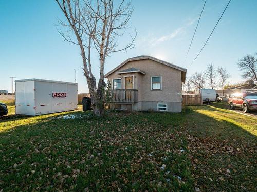 141 Crescent Avenue, Picture Butte, AB - Outdoor