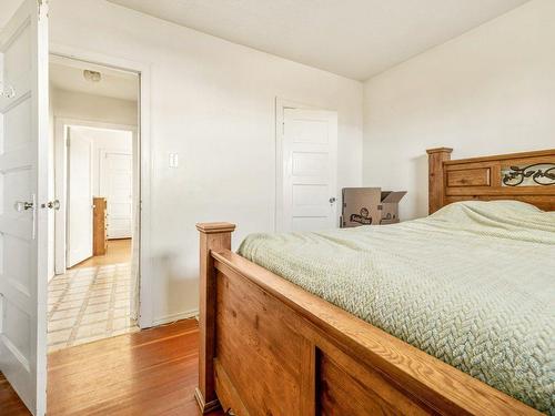 141 Crescent Avenue, Picture Butte, AB - Indoor Photo Showing Bedroom