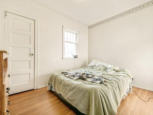 141 Crescent Avenue, Picture Butte, AB - Indoor Photo Showing Bedroom