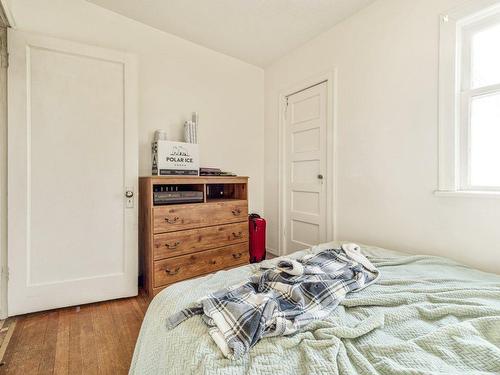 141 Crescent Avenue, Picture Butte, AB - Indoor Photo Showing Bedroom