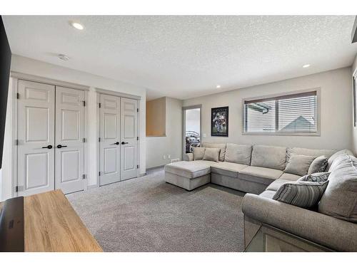 241 Mahogany Parade Se, Calgary, AB - Indoor Photo Showing Living Room