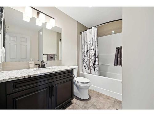 241 Mahogany Parade Se, Calgary, AB - Indoor Photo Showing Bathroom