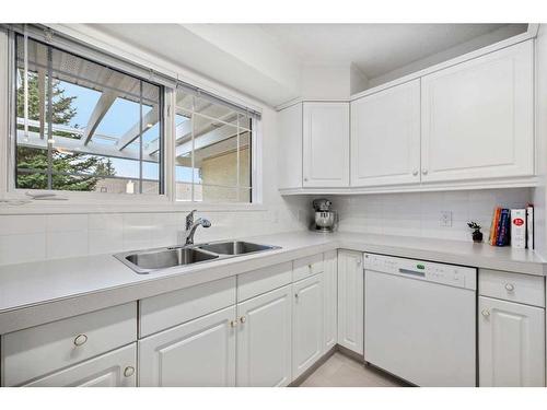 322-2144 Paliswood Road Sw, Calgary, AB - Indoor Photo Showing Kitchen With Double Sink