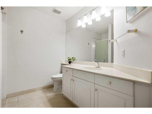 322-2144 Paliswood Road Sw, Calgary, AB - Indoor Photo Showing Bathroom