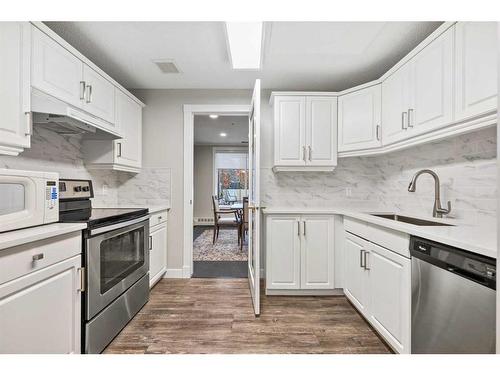 322-2144 Paliswood Road Sw, Calgary, AB - Indoor Photo Showing Kitchen With Upgraded Kitchen