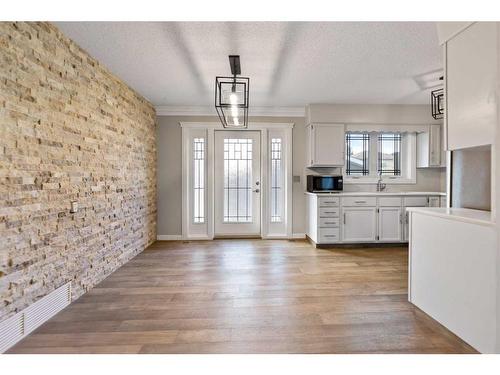 360 Templeside Circle Ne, Calgary, AB - Indoor Photo Showing Kitchen