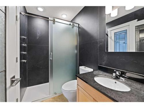 360 Templeside Circle Ne, Calgary, AB - Indoor Photo Showing Bathroom