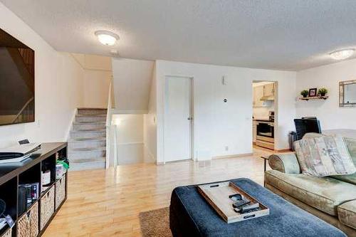 93-200 Shawnessy Drive Sw, Calgary, AB - Indoor Photo Showing Living Room