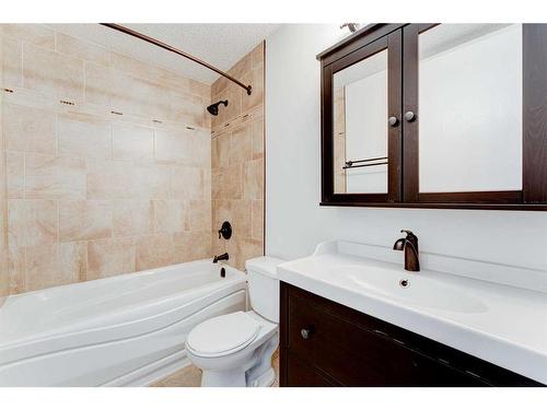 216-15403 Deer Run Drive Se, Calgary, AB - Indoor Photo Showing Bathroom