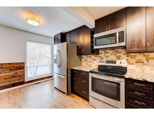 216-15403 Deer Run Drive Se, Calgary, AB - Indoor Photo Showing Kitchen