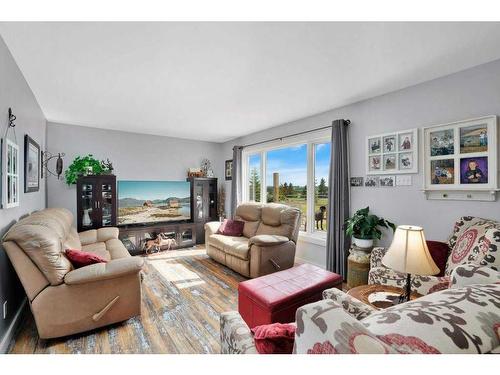 30123 Range Road 22, Rural Mountain View County, AB - Indoor Photo Showing Living Room