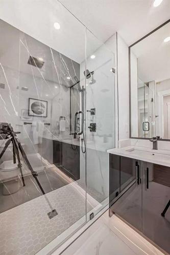 38 Armstrong Crescent Se, Calgary, AB - Indoor Photo Showing Bathroom