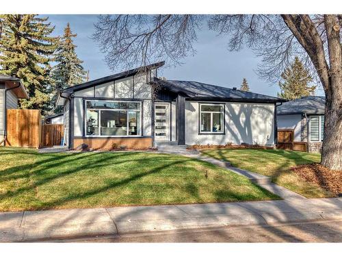 38 Armstrong Crescent Se, Calgary, AB - Outdoor