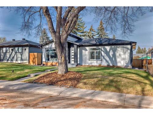 38 Armstrong Crescent Se, Calgary, AB - Outdoor