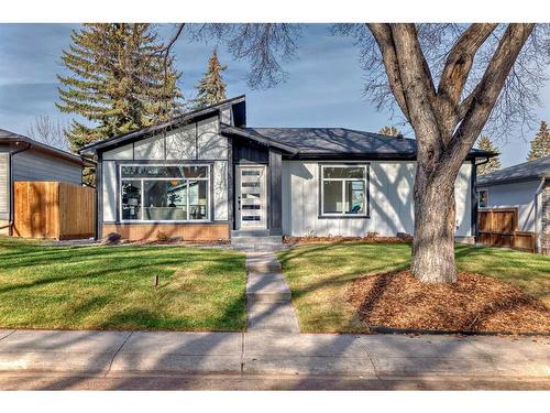 38 Armstrong Crescent Se, Calgary, AB - Outdoor