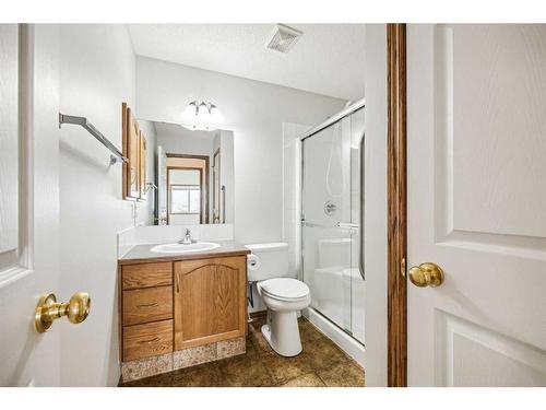 #216-72 Quigley Drive, Cochrane, AB - Indoor Photo Showing Bathroom