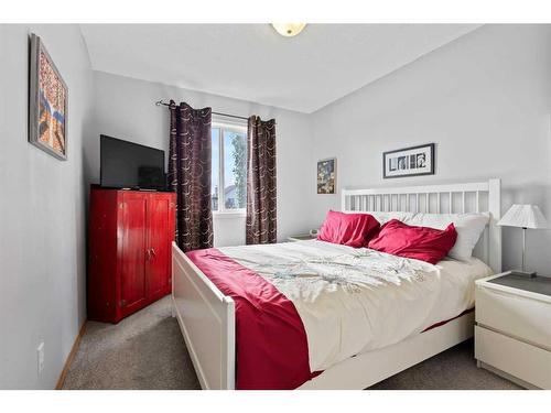 172 Cramond Crescent Se, Calgary, AB - Indoor Photo Showing Bedroom