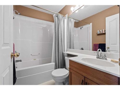 172 Cramond Crescent Se, Calgary, AB - Indoor Photo Showing Bathroom