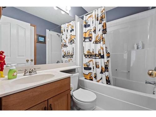 172 Cramond Crescent Se, Calgary, AB - Indoor Photo Showing Bathroom