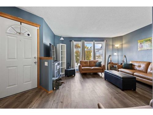 172 Cramond Crescent Se, Calgary, AB - Indoor Photo Showing Living Room