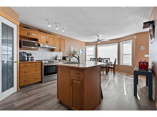 172 Cramond Crescent Se, Calgary, AB - Indoor Photo Showing Kitchen