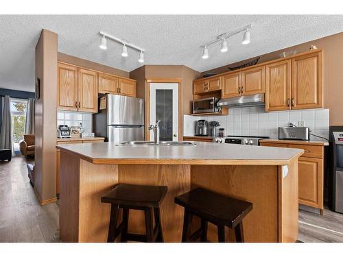 172 Cramond Crescent Se, Calgary, AB - Indoor Photo Showing Kitchen