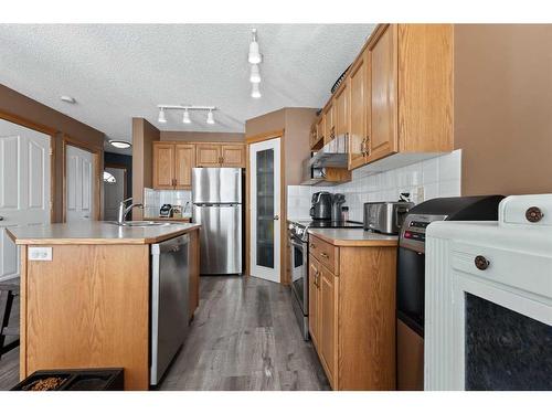 172 Cramond Crescent Se, Calgary, AB - Indoor Photo Showing Kitchen