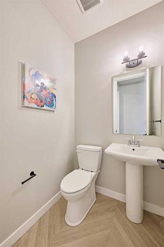 48 Shawnee Green Sw, Calgary, AB - Indoor Photo Showing Bathroom