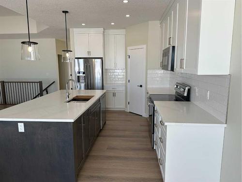 16 Williams Avenue, Olds, AB - Indoor Photo Showing Kitchen With Upgraded Kitchen