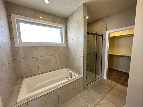 16 Williams Avenue, Olds, AB - Indoor Photo Showing Bathroom