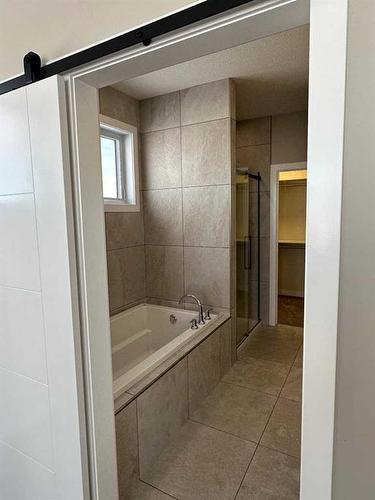 16 Williams Avenue, Olds, AB - Indoor Photo Showing Bathroom