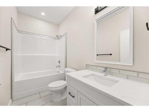 16 Williams Avenue, Olds, AB - Indoor Photo Showing Bathroom