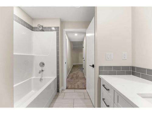 16 Williams Avenue, Olds, AB - Indoor Photo Showing Bathroom