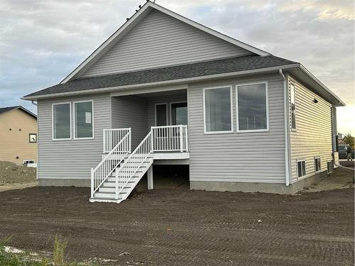 16 Williams Avenue, Olds, AB - Outdoor